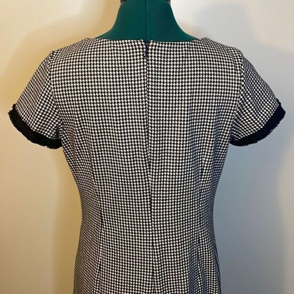 Talbots Houndstooth Sheath Dress Navy Blue and White Dress with pockets Size 6 - Picture 5 of 10